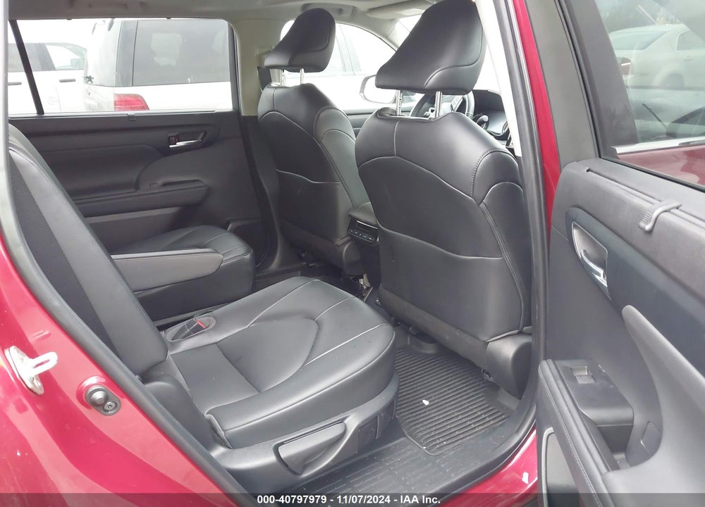 2022 TOYOTA HIGHLANDER XLE VIN: 5TDGZRBH7NS583909