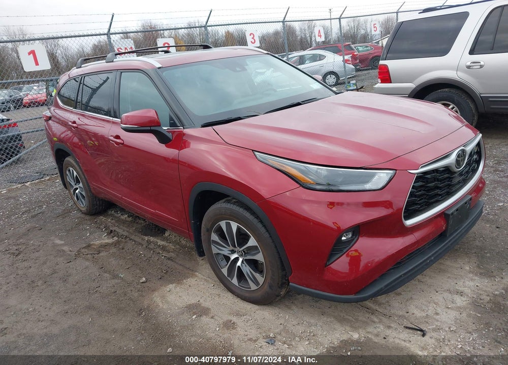 2022 TOYOTA HIGHLANDER XLE VIN: 5TDGZRBH7NS583909