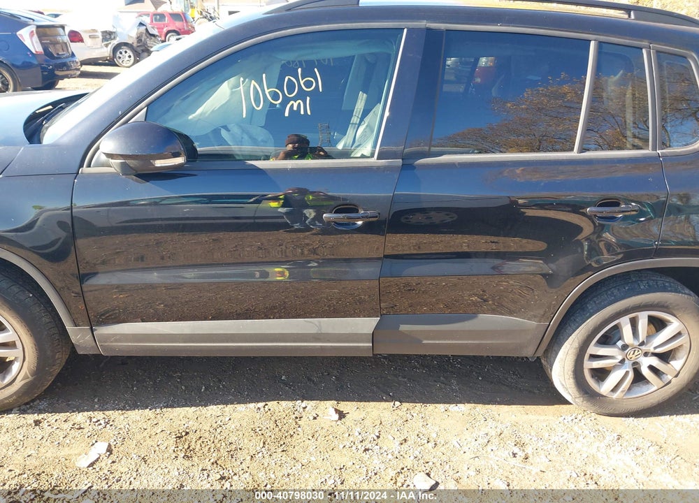 2016 VOLKSWAGEN TIGUAN S VIN: WVGBV7AX9GW532719