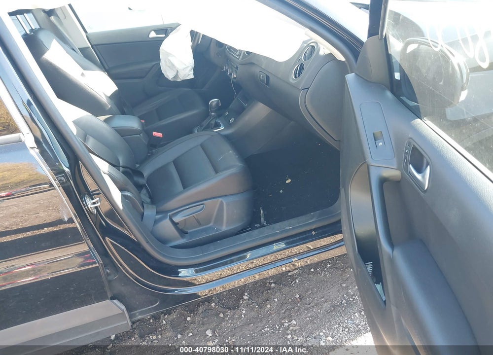 2016 VOLKSWAGEN TIGUAN S VIN: WVGBV7AX9GW532719