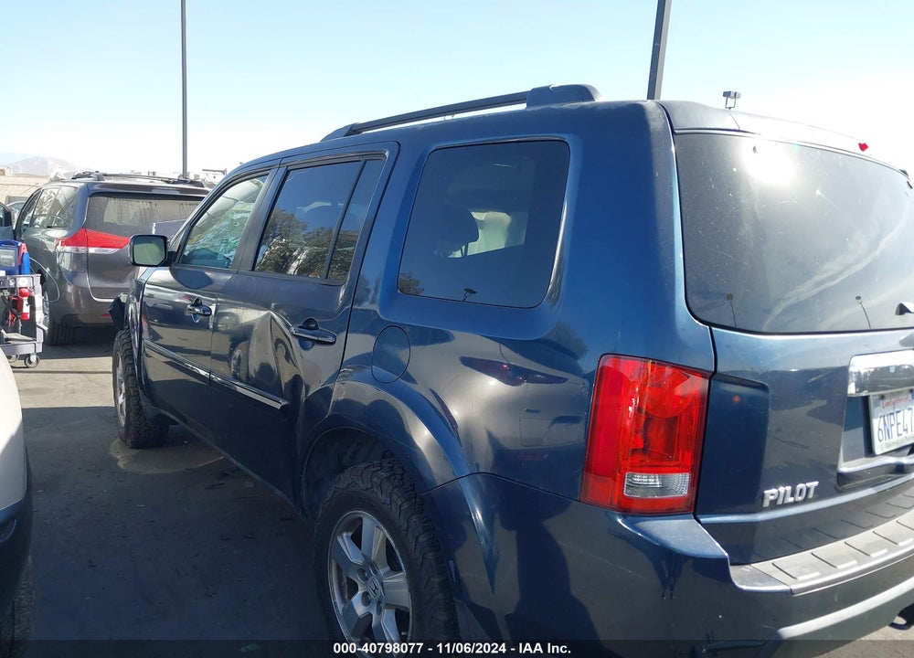 2011 HONDA PILOT EX VIN: 5FNYF3H41BB012463