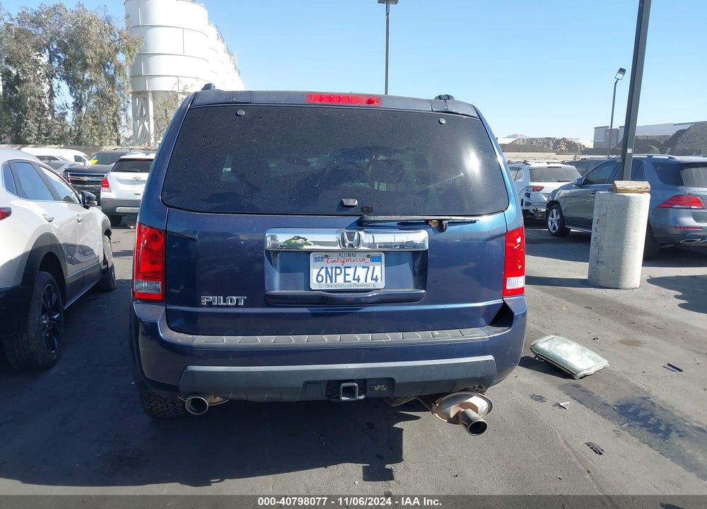 2011 HONDA PILOT EX VIN: 5FNYF3H41BB012463