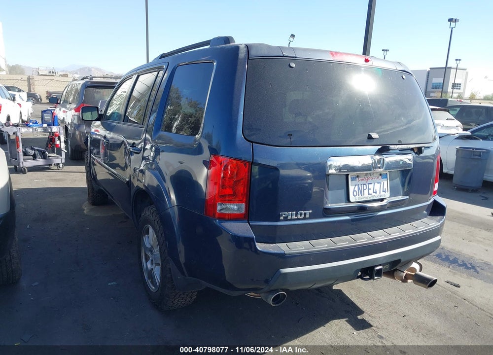 2011 HONDA PILOT EX VIN: 5FNYF3H41BB012463