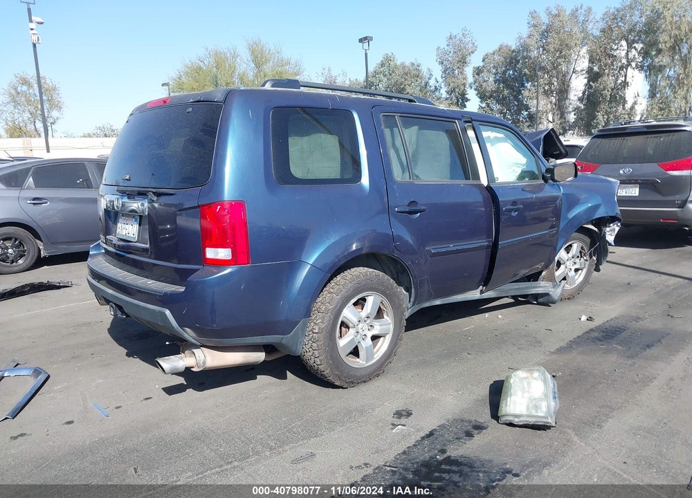 2011 HONDA PILOT EX VIN: 5FNYF3H41BB012463