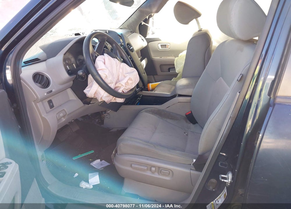 2011 HONDA PILOT EX VIN: 5FNYF3H41BB012463
