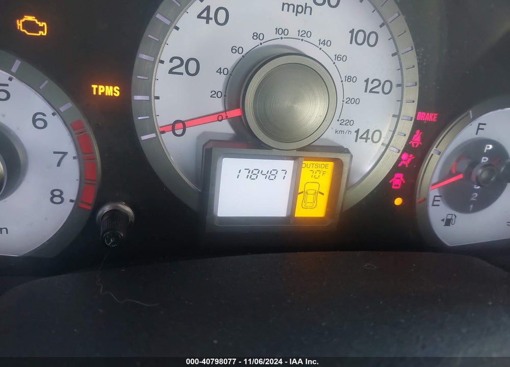 2011 HONDA PILOT EX VIN: 5FNYF3H41BB012463