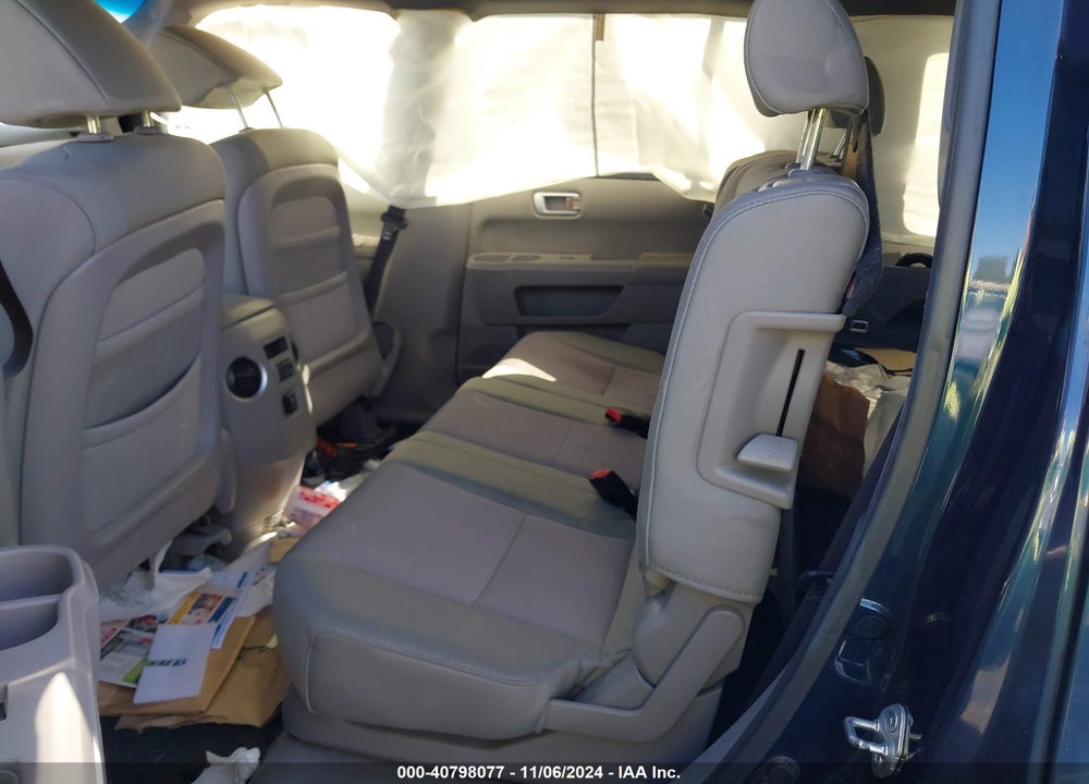 2011 HONDA PILOT EX VIN: 5FNYF3H41BB012463
