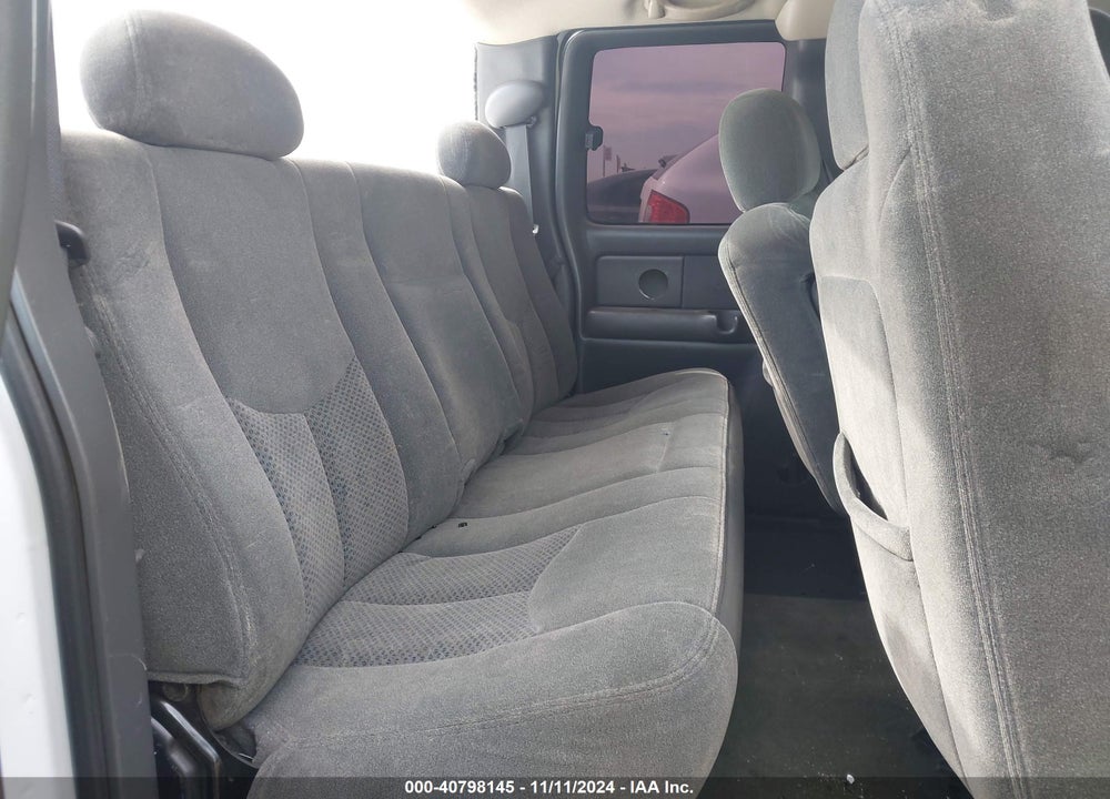 2004 CHEVROLET SILVERADO 1500 LS VIN: 2GCEC19T641190543
