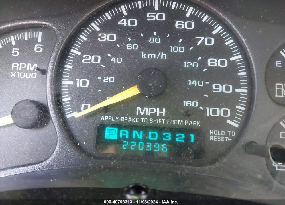 2001 CHEVROLET SUBURBAN 1500 LT VIN: 1GNFK16T91J150199
