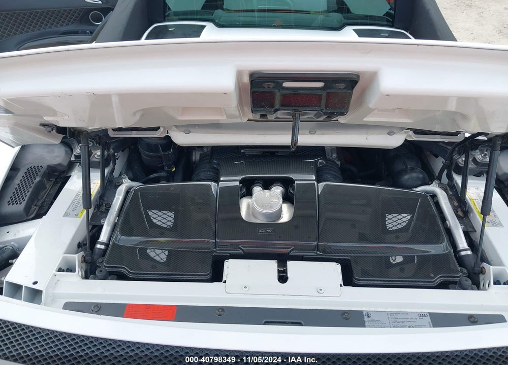 2014 AUDI R8 5.2 VIN: WUASNAFGXEN001674