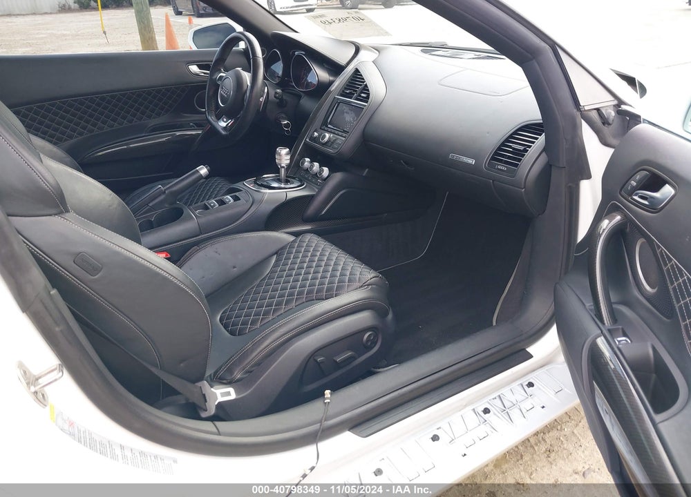 2014 AUDI R8 5.2 VIN: WUASNAFGXEN001674
