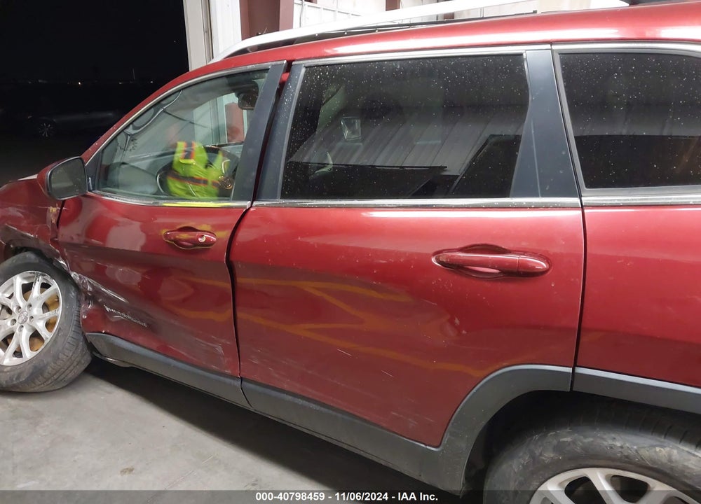2015 JEEP CHEROKEE VIN: 1C4PJMCB1FW679105