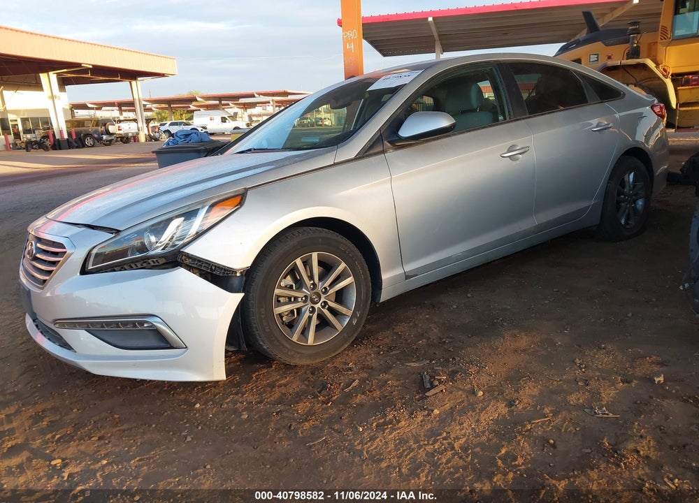 2015 HYUNDAI SONATA SE VIN: 5NPE24AF2FH167739