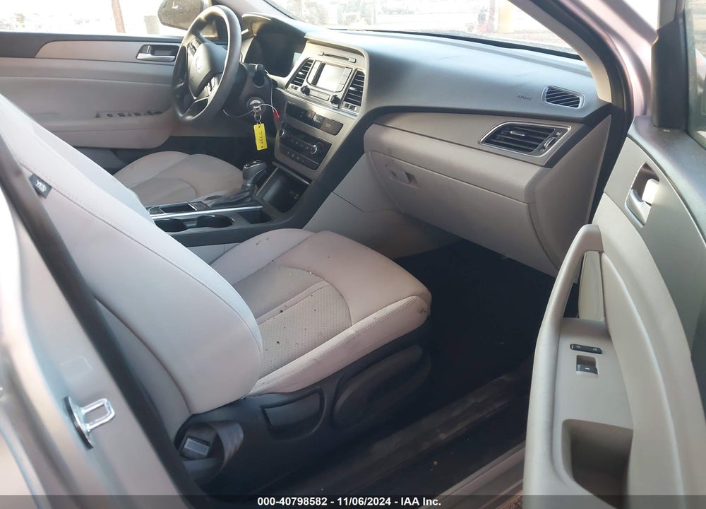 2015 HYUNDAI SONATA SE VIN: 5NPE24AF2FH167739