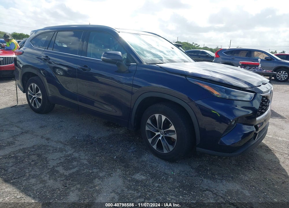 2022 TOYOTA HIGHLANDER HYBRID XLE VIN: 5TDGARAHXNS510042