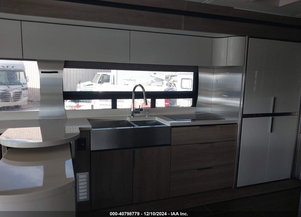 2019 WINNEBAGO HORIZON VIN: 4UZACUFE3JCKB1240