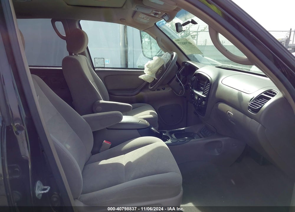 2005 TOYOTA SEQUOIA SR5 V8 VIN: 5TDZT34A75S255641