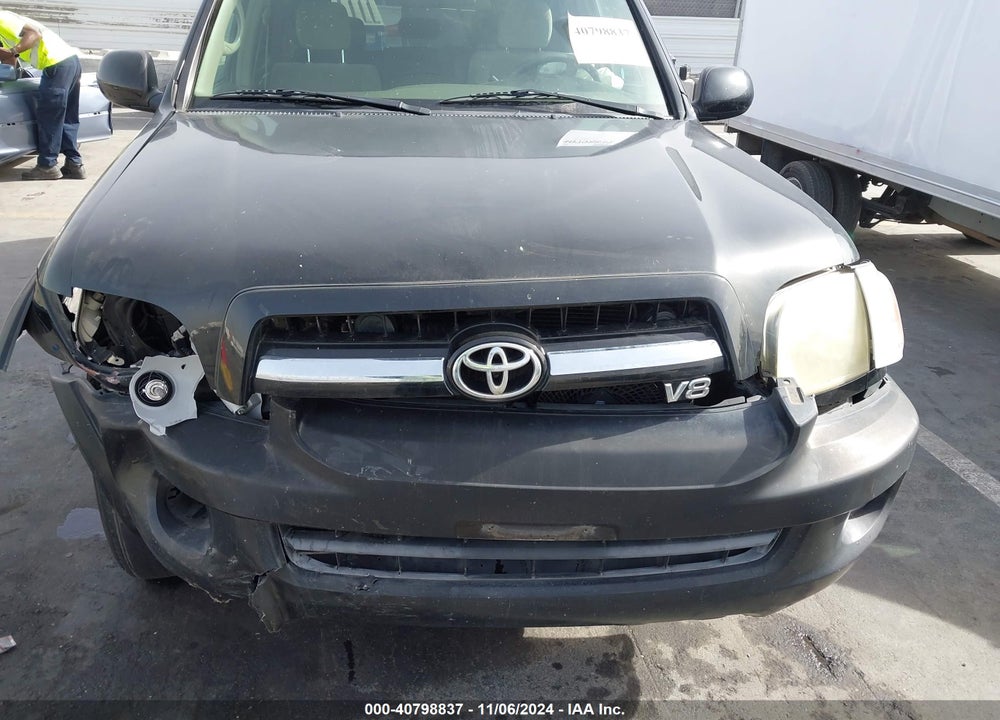2005 TOYOTA SEQUOIA SR5 V8 VIN: 5TDZT34A75S255641