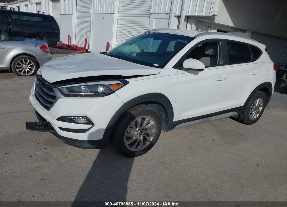 2017 HYUNDAI TUCSON SE VIN: KM8J33A42HU370588