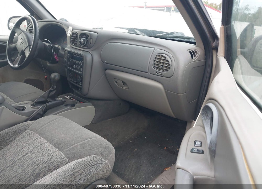 2002 CHEVROLET TRAILBLAZER LS VIN: 1GNDS13S722465324