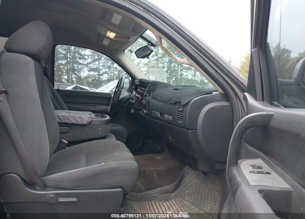 2009 CHEVROLET SILVERADO 1500 LT VIN: 3GCEC23009G105084