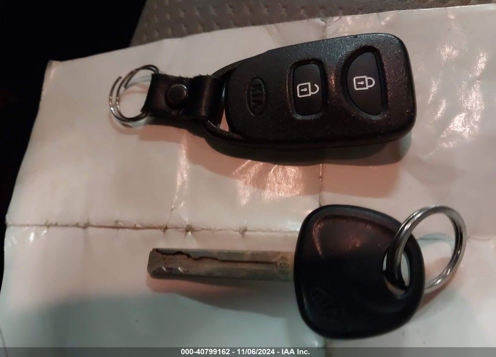 2012 KIA SORENTO LX VIN: 5XYKT3A11CG234820