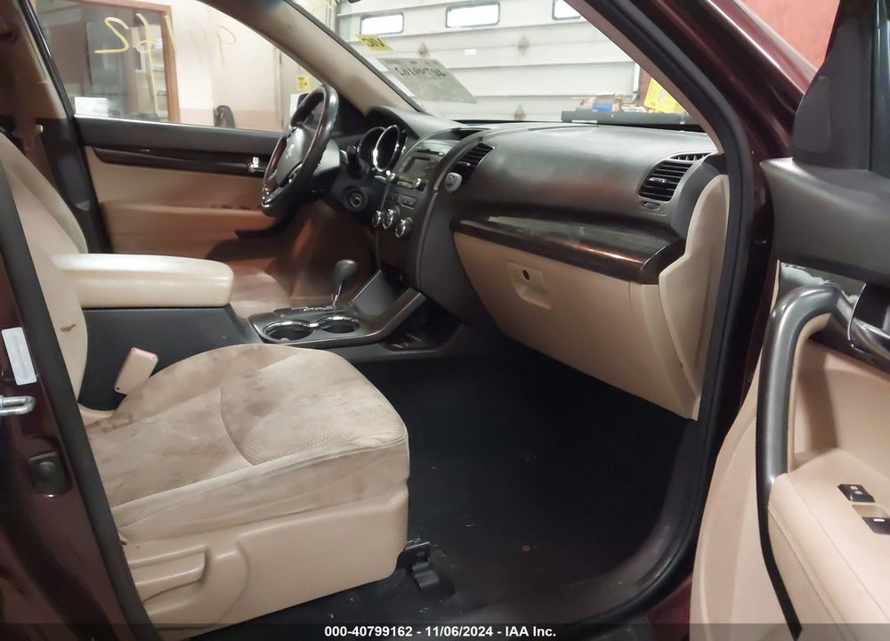 2012 KIA SORENTO LX VIN: 5XYKT3A11CG234820