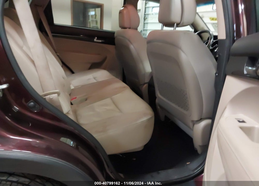 2012 KIA SORENTO LX VIN: 5XYKT3A11CG234820