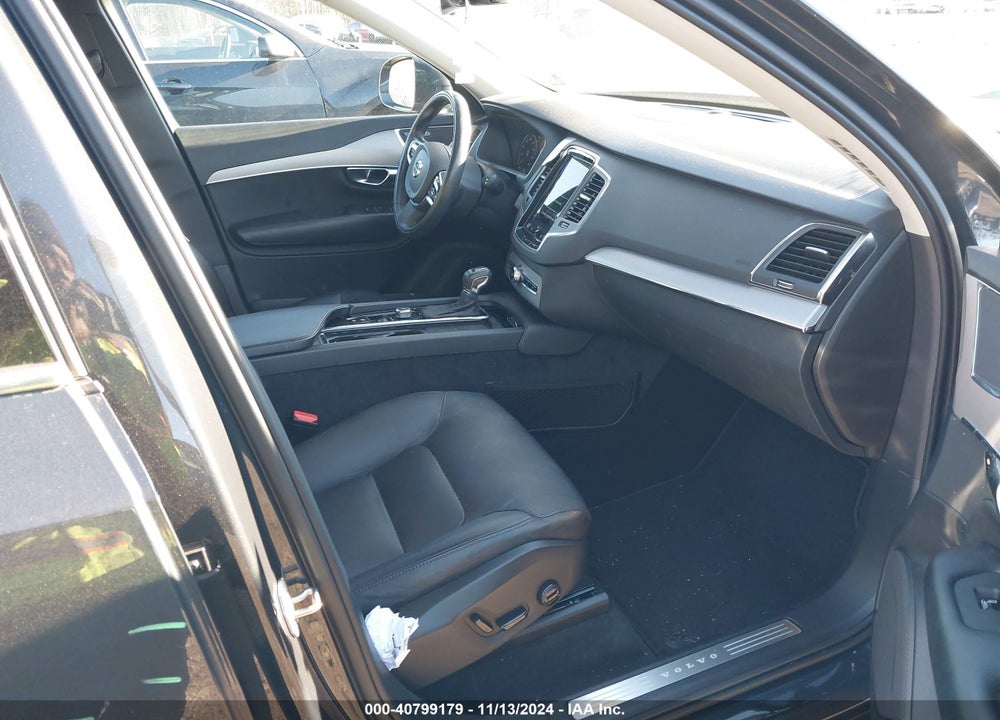 2021 VOLVO XC90 T5 MOMENTUM 7 PASSENGER VIN: YV4102PK9M1698256