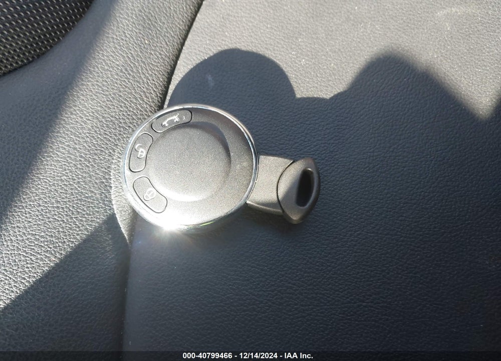 2012 MINI COOPER S VIN: WMWSX3C55CT155432