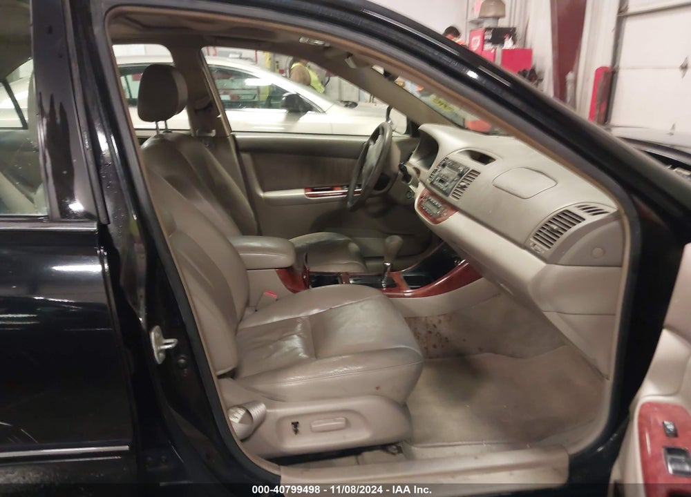 2002 TOYOTA CAMRY XLE VIN: 4T1BE32K02U055470