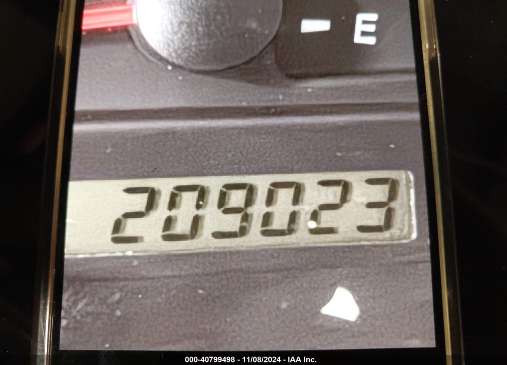 2002 TOYOTA CAMRY XLE VIN: 4T1BE32K02U055470