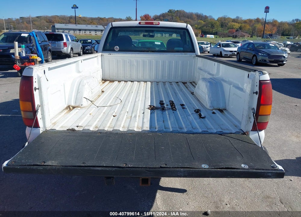 2000 CHEVROLET SILVERADO 1500 LS VIN: 1GCEC14V1YE328356
