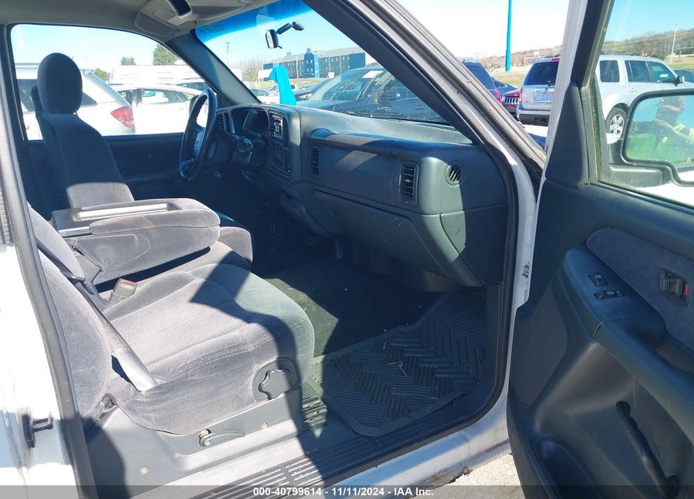 2000 CHEVROLET SILVERADO 1500 LS VIN: 1GCEC14V1YE328356