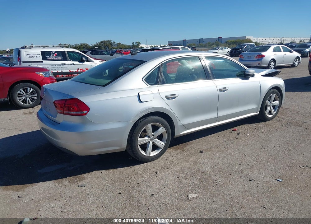 2014 VOLKSWAGEN PASSAT 2.5L SE VIN: 1VWBP7A37EC013806