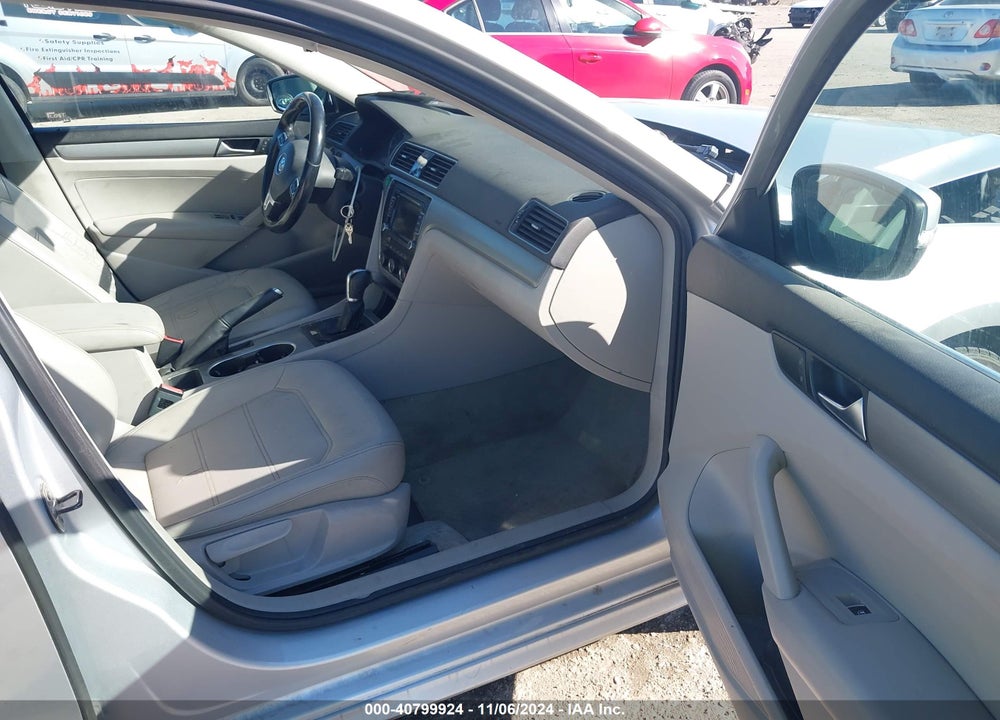 2014 VOLKSWAGEN PASSAT 2.5L SE VIN: 1VWBP7A37EC013806