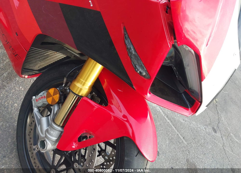 2024 DUCATI PANIGALE V4 R VIN: ZDMDAGZW0RB008104