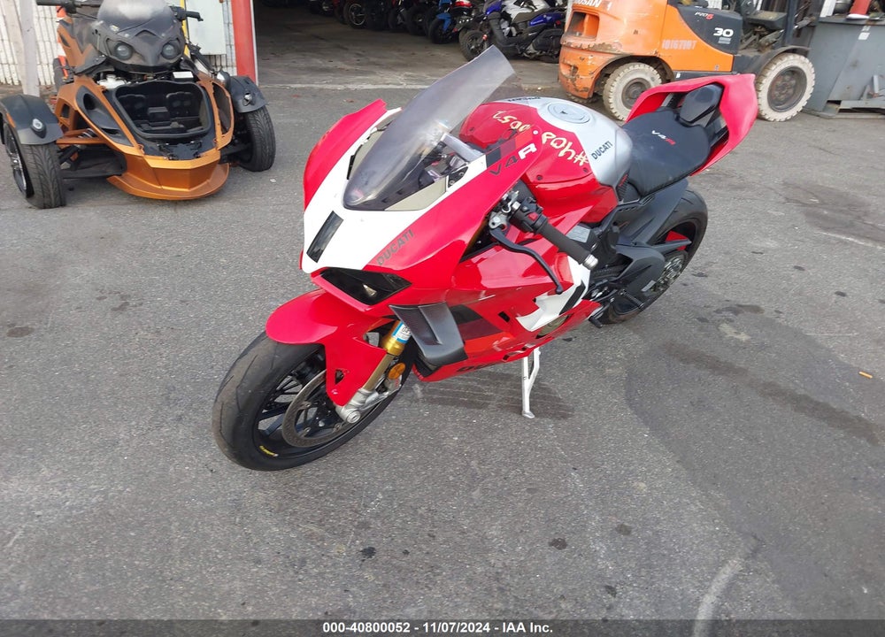 2024 DUCATI PANIGALE V4 R VIN: ZDMDAGZW0RB008104