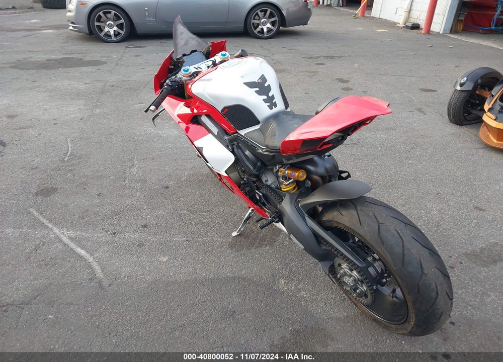 2024 DUCATI PANIGALE V4 R VIN: ZDMDAGZW0RB008104