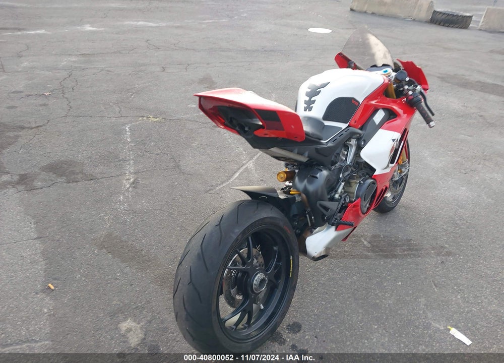 2024 DUCATI PANIGALE V4 R VIN: ZDMDAGZW0RB008104
