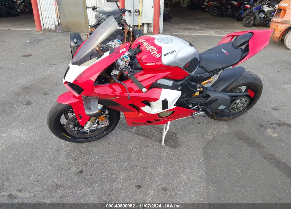 2024 DUCATI PANIGALE V4 R VIN: ZDMDAGZW0RB008104