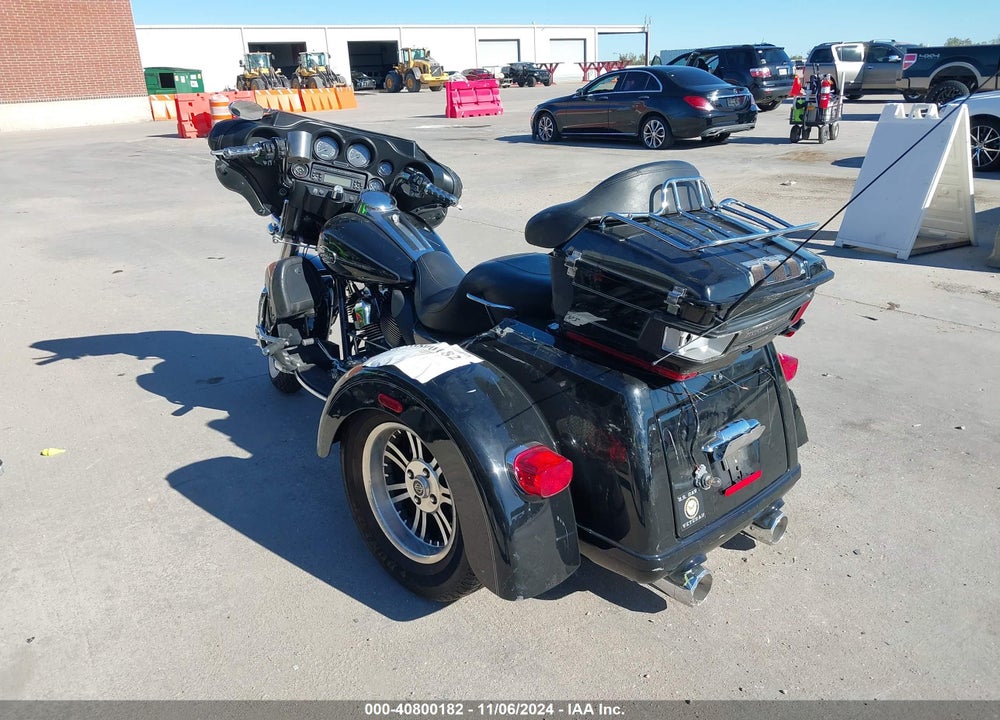 2011 HARLEY-DAVIDSON FLHTCUTG VIN: 1HD1MAM13BB856397
