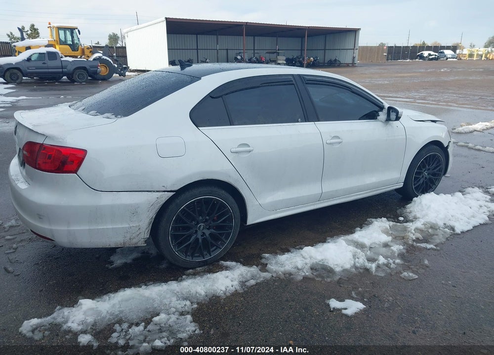 2014 VOLKSWAGEN JETTA 1.8T SE VIN: 3VWB07AJXEM443220