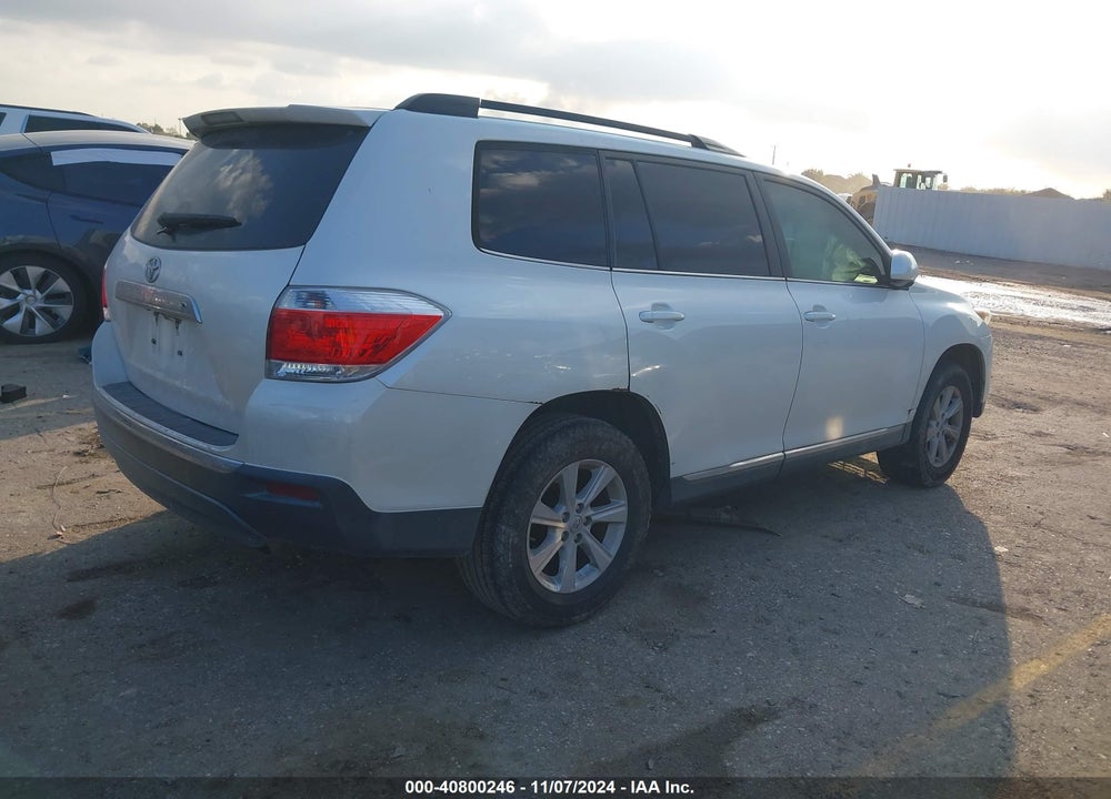 2013 TOYOTA HIGHLANDER BASE PLUS VIN: 5TDZA3EH6DS043667