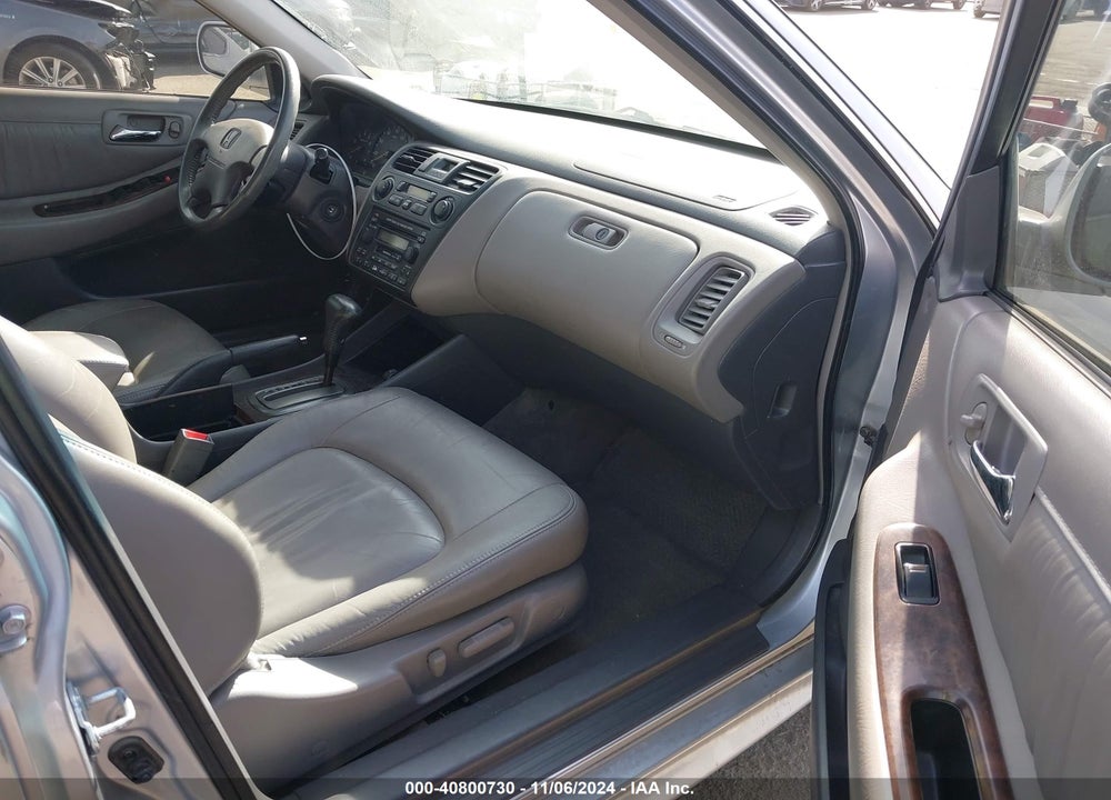 2001 HONDA ACCORD 3.0 EX VIN: 1HGCG16511A037671