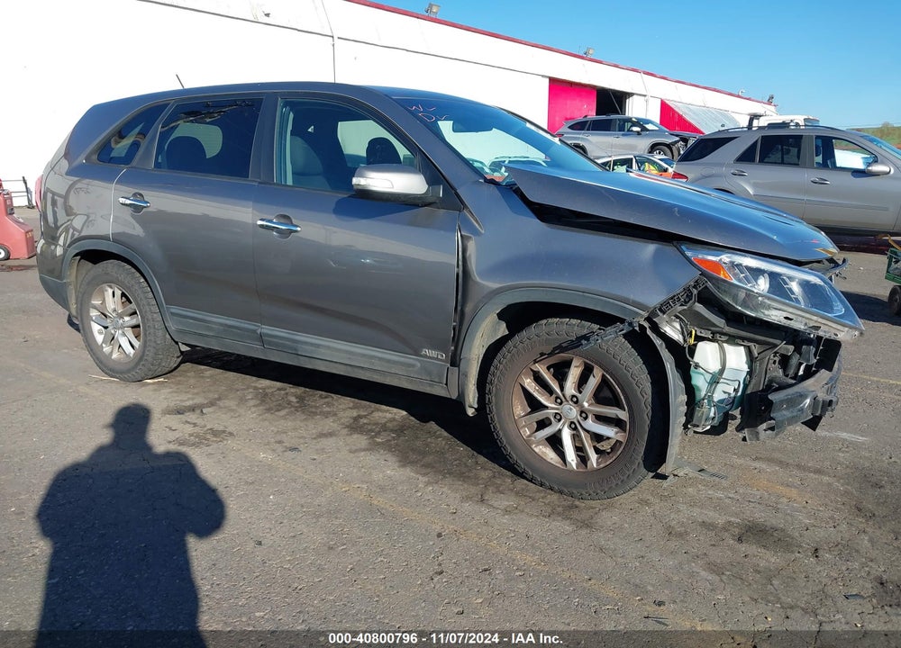 2015 KIA SORENTO LX VIN: 5XYKTCA6XFG643186