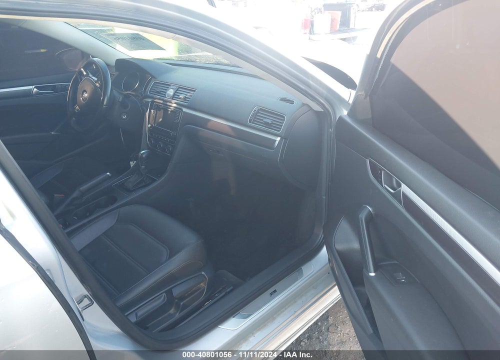 2017 VOLKSWAGEN PASSAT 1.8T R-LINE VIN: 1VWDT7A34HC006840