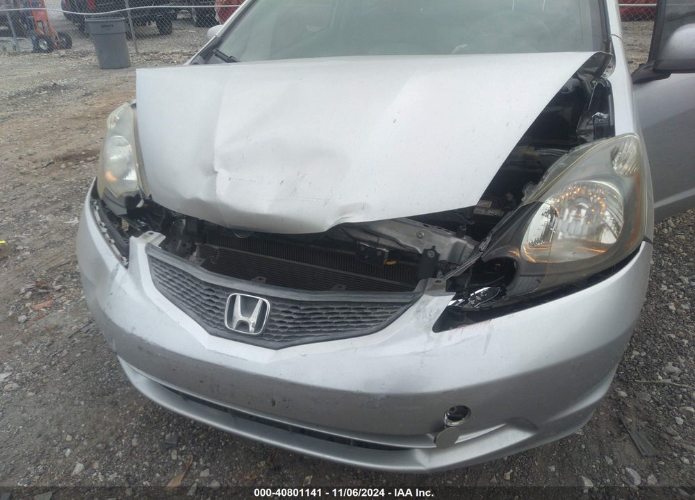 2013 HONDA FIT VIN: JHMGE8H37DC055769