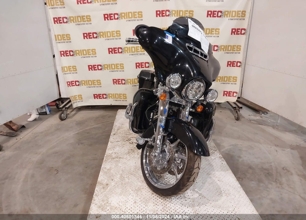 2014 HARLEY-DAVIDSON FLHX SHRINE STREET GLIDE VIN: 1HD1KPM16EB682306