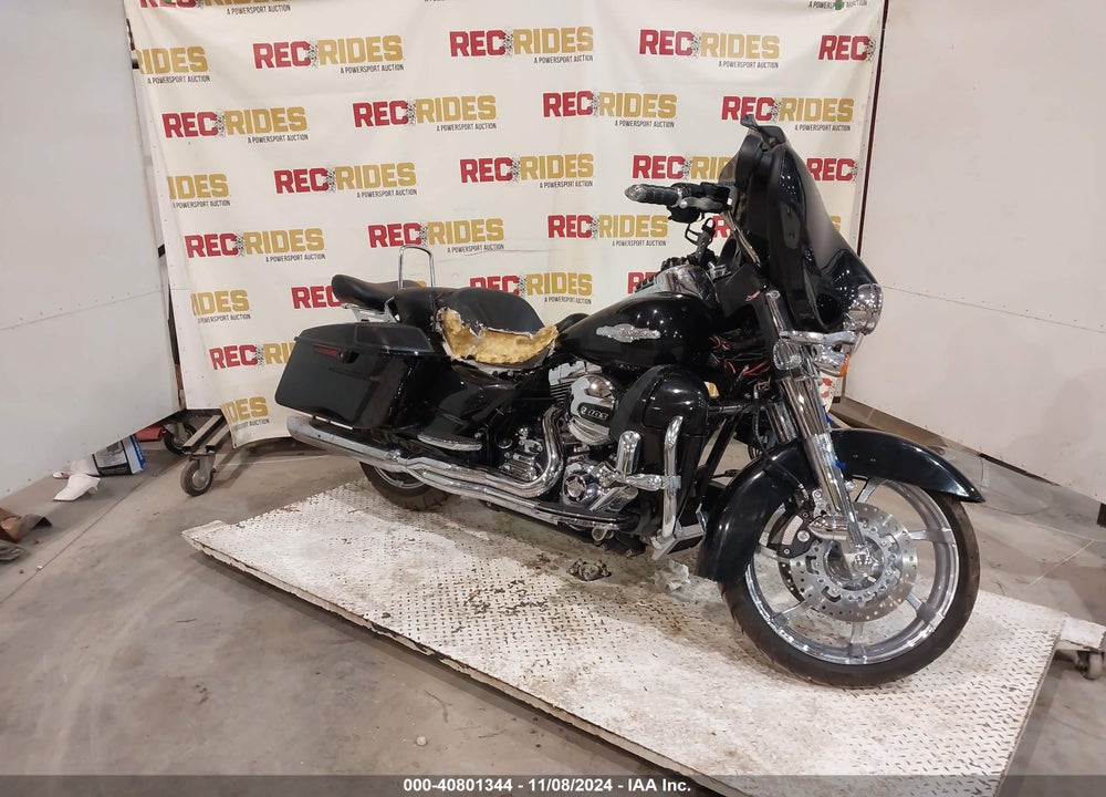 2014 HARLEY-DAVIDSON FLHX SHRINE STREET GLIDE VIN: 1HD1KPM16EB682306